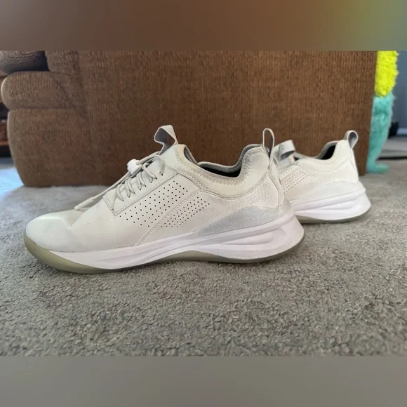 Woman’s classic Clove healthcare shoe - Picture 2 of 4